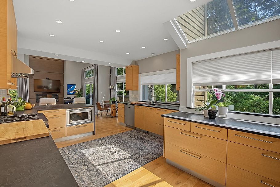 20 1900 Indian River Crescent North Vancouver, BC - 8