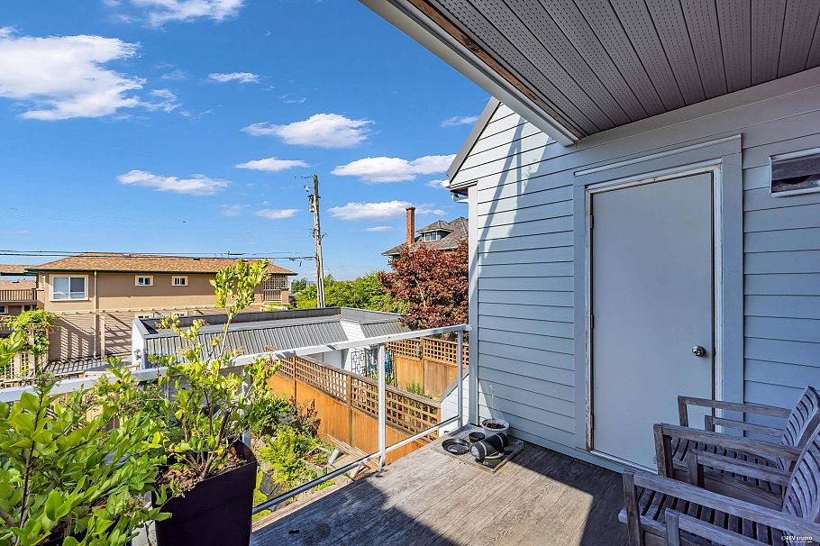 265 E Keith Road North Vancouver, BC - 32
