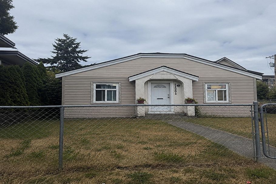 1237 E Broadway Vancouver, BC - 13