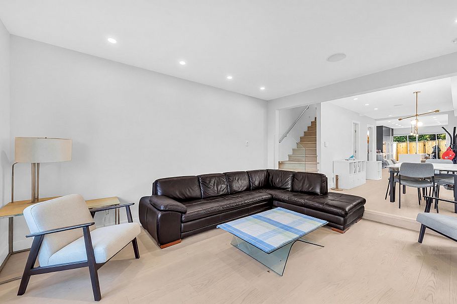 265 E Keith Road North Vancouver, BC - 12