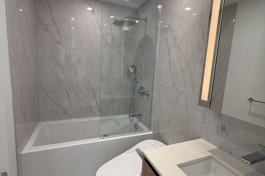 907 135 13th Street E North Vancouver, BC - 2