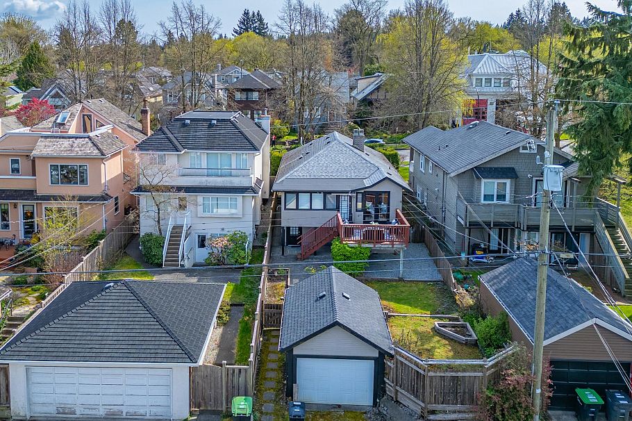 4377 W 12th Avenue Vancouver, BC - 35