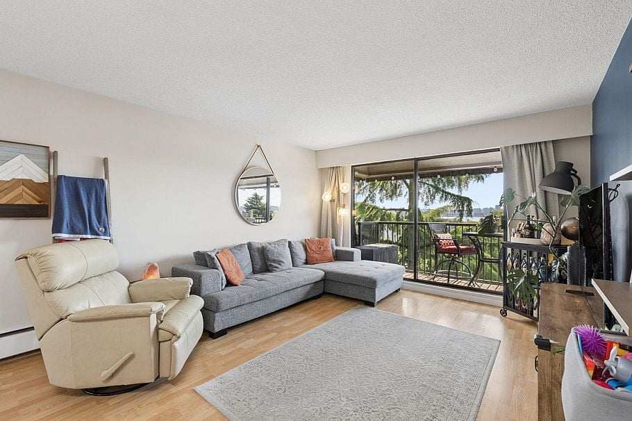 304 252 W 2nd Street North Vancouver, BC - 4