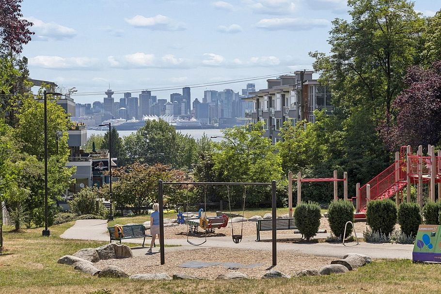 304 252 W 2nd Street North Vancouver, BC - 26