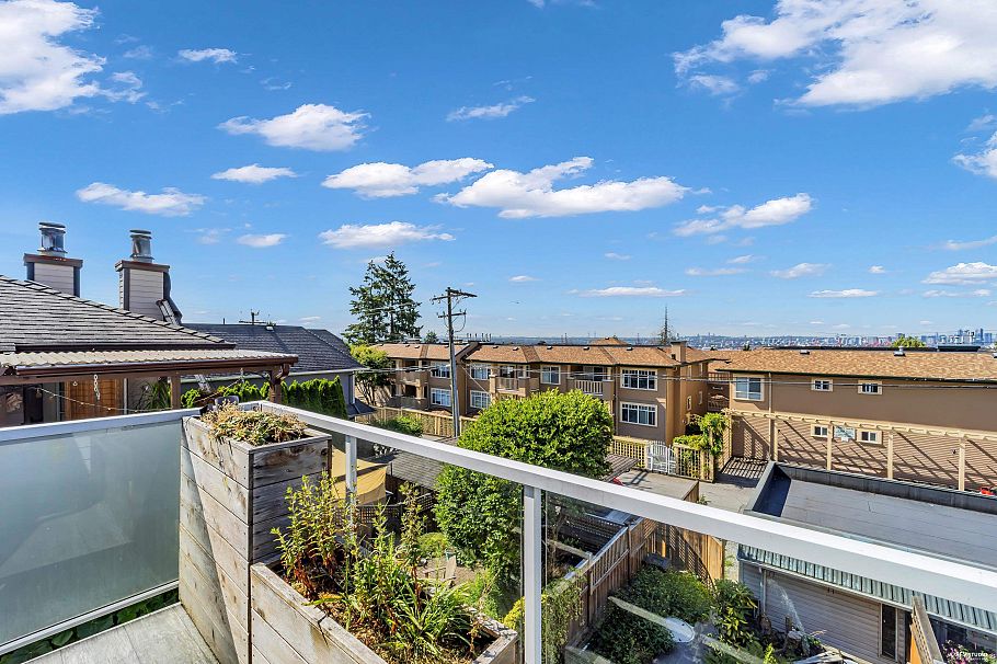 265 E Keith Road North Vancouver, BC - 34