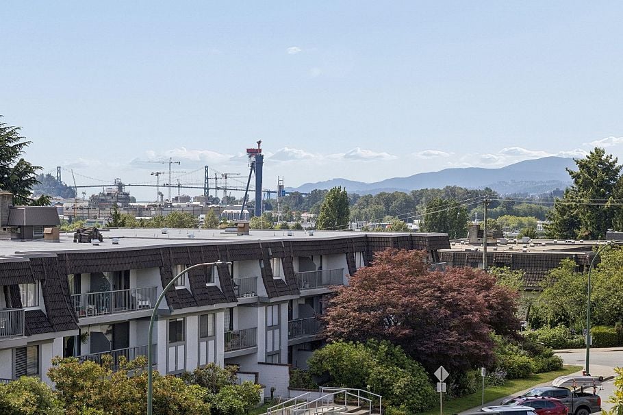 304 252 W 2nd Street North Vancouver, BC - 24
