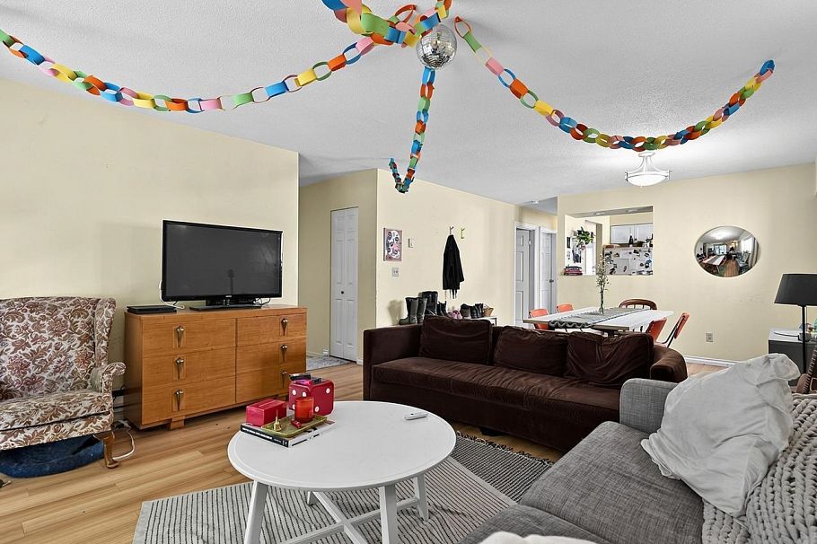 442 E 10th Avenue Vancouver, BC - 2