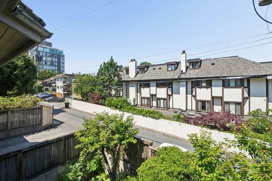 2419 W 1st Avenue Vancouver, BC - 20