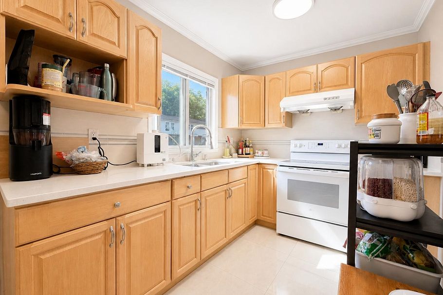 6878 Arlington Street Vancouver, BC - 3