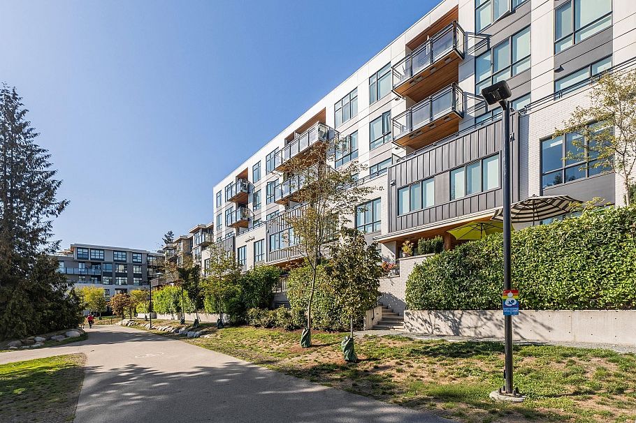 102 747 E 3rd Street North Vancouver, BC - 2