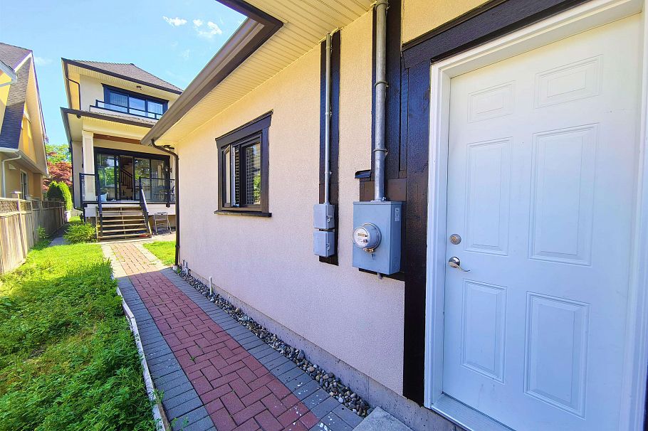 3575 W 23rd Avenue Vancouver, BC - 33