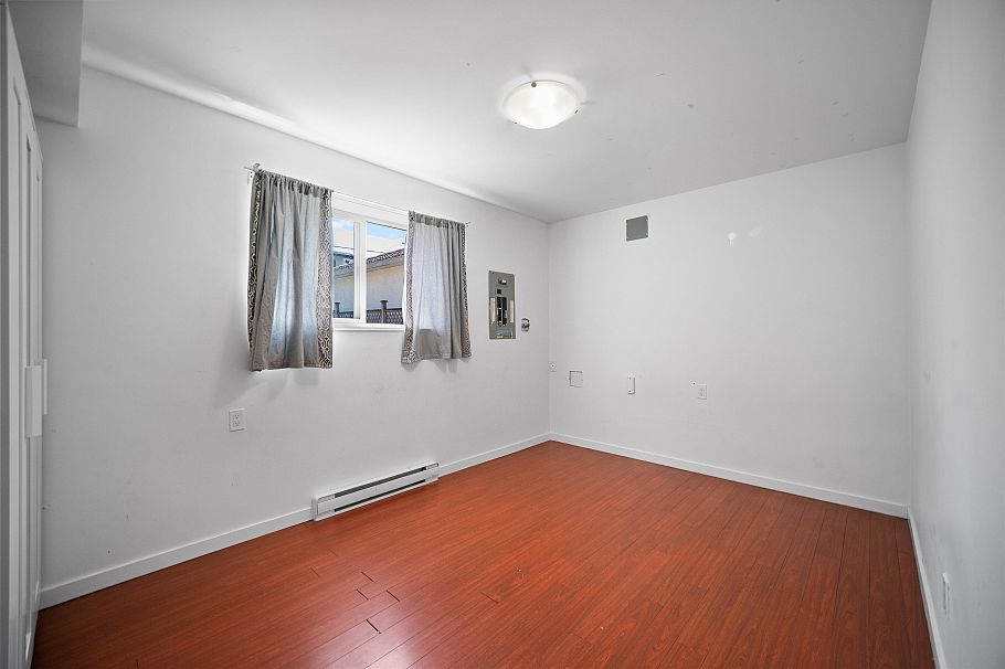 7238 Stirling Street Vancouver, BC - 24