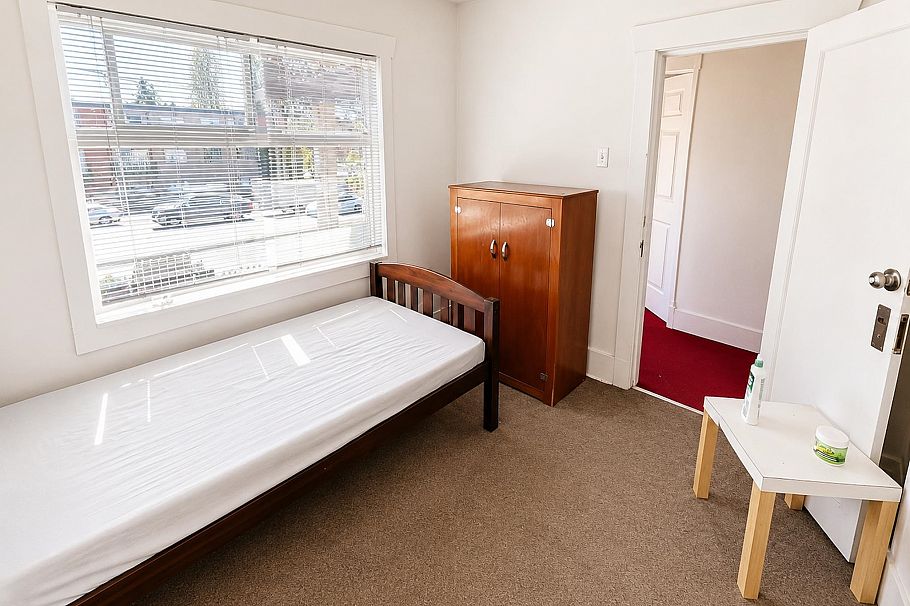 1257 E Broadway Vancouver, BC - 12