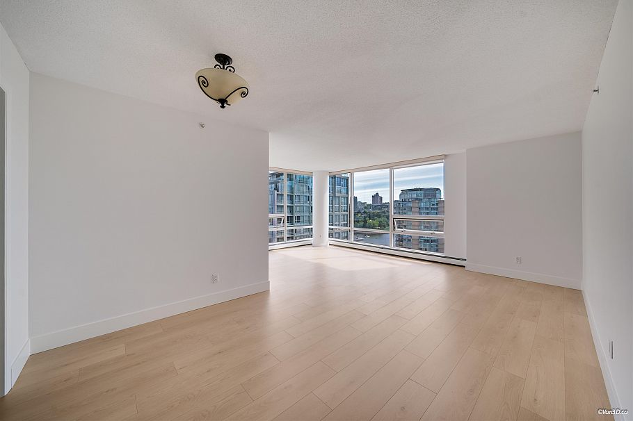 2206 1201 Marinaside Crescent Vancouver, BC - 18