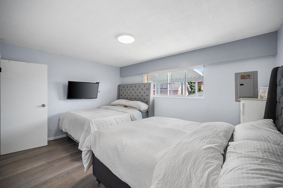 7238 Stirling Street Vancouver, BC - 8