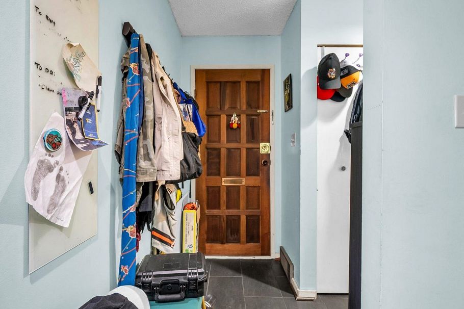 1330 W 7th Avenue Vancouver, BC - 27