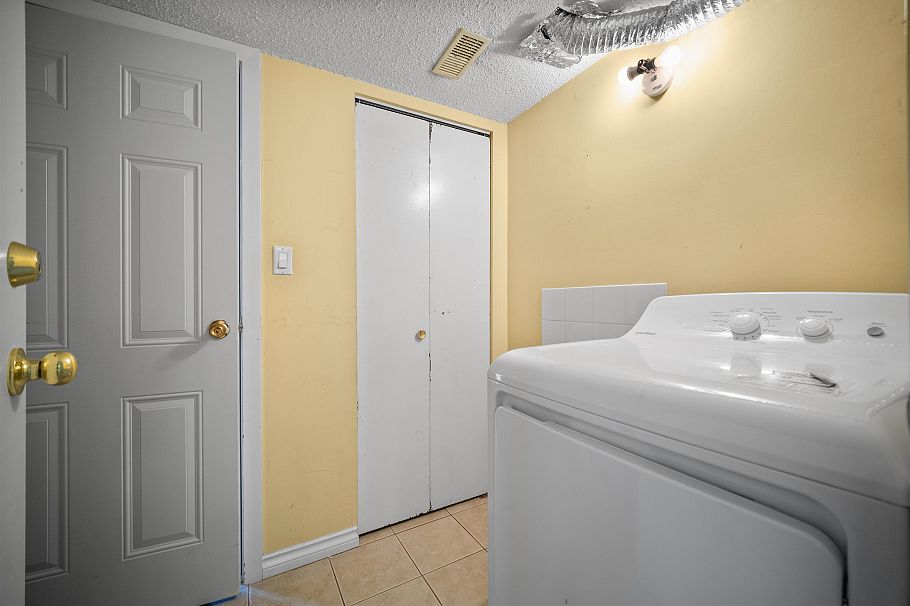 7238 Stirling Street Vancouver, BC - 15