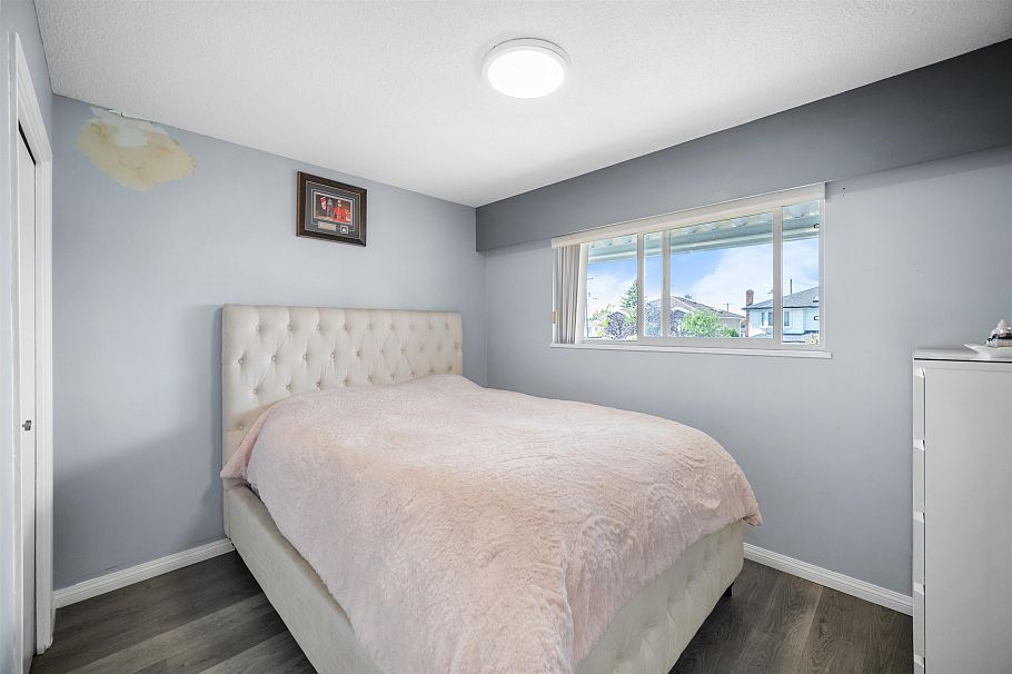 7238 Stirling Street Vancouver, BC - 12