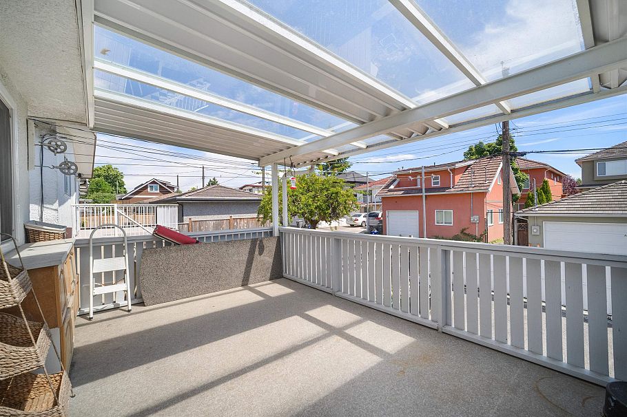 7238 Stirling Street Vancouver, BC - 27