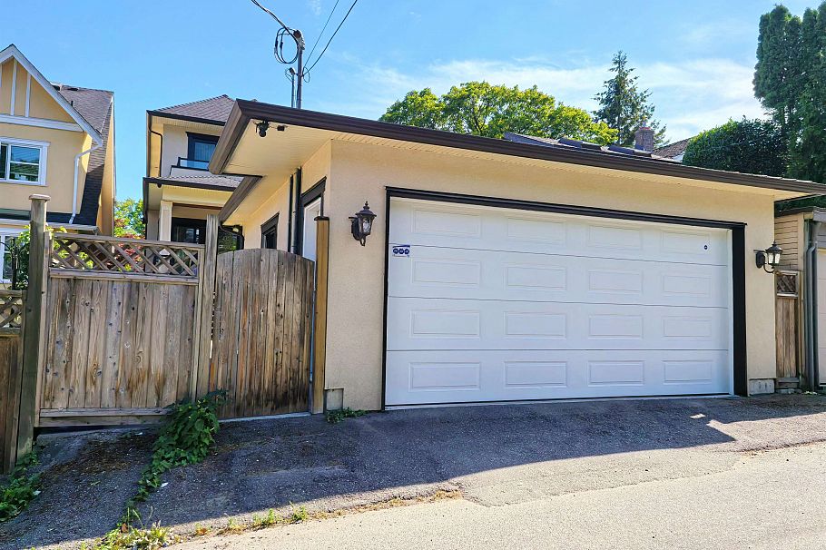 3575 W 23rd Avenue Vancouver, BC - 34