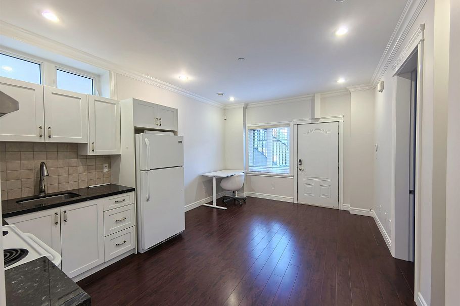 3575 W 23rd Avenue Vancouver, BC - 28