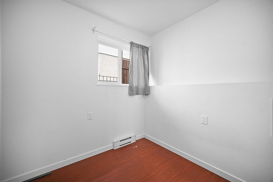7238 Stirling Street Vancouver, BC - 25