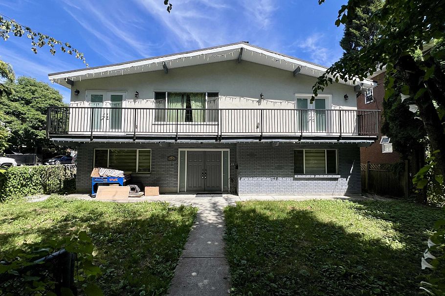 5430 Melbourne Street Vancouver, BC - 1