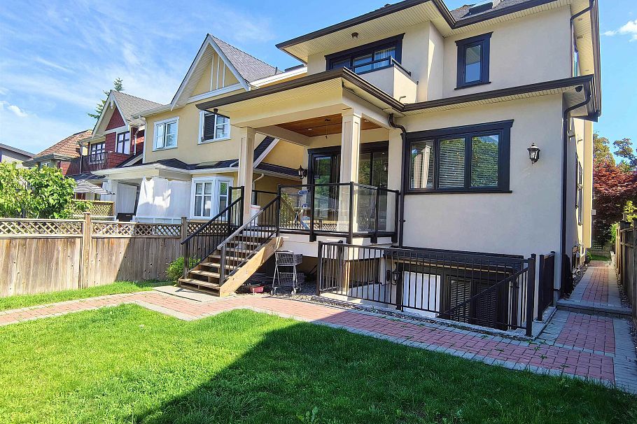 3575 W 23rd Avenue Vancouver, BC - 30