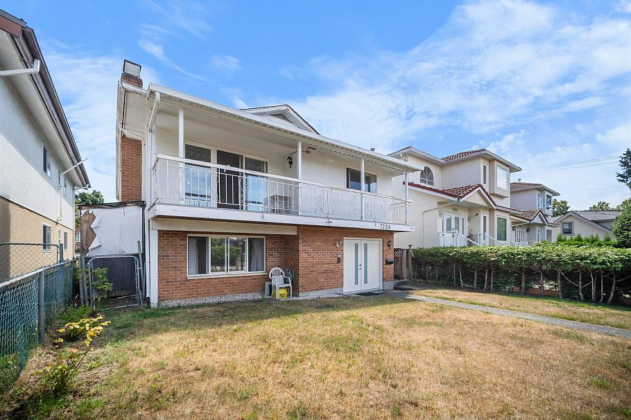 7238 Stirling Street Vancouver, BC - 30