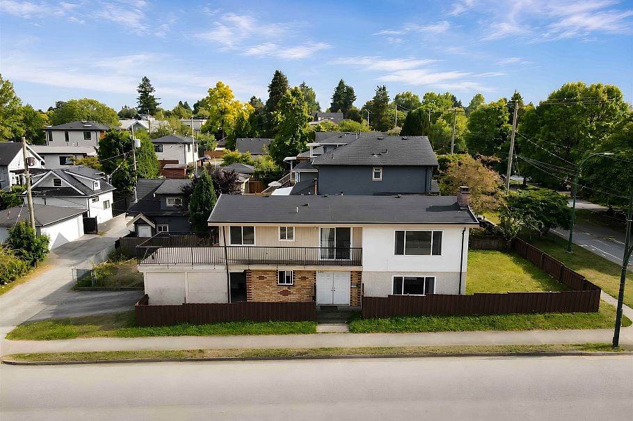 1020 E King Edward Avenue Vancouver, BC - 1
