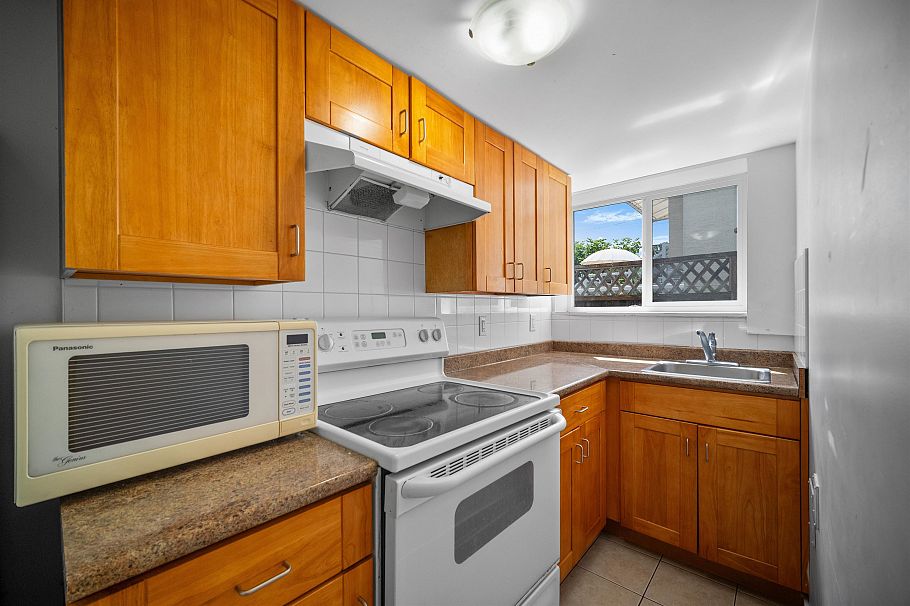 7238 Stirling Street Vancouver, BC - 23