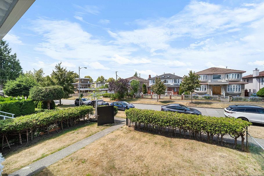 7238 Stirling Street Vancouver, BC - 29