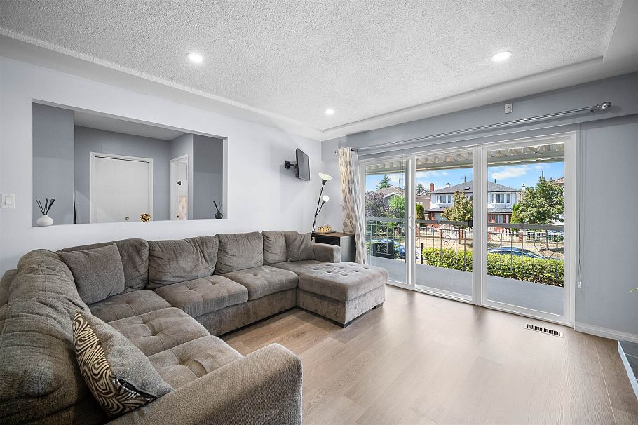 7238 Stirling Street Vancouver, BC - 3