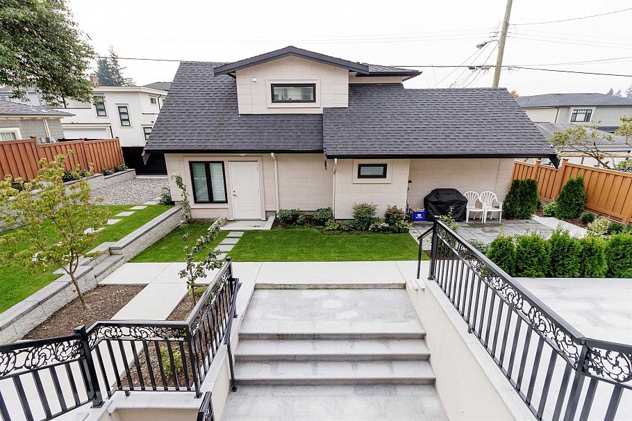1196 W 48th Avenue Vancouver, BC - 40