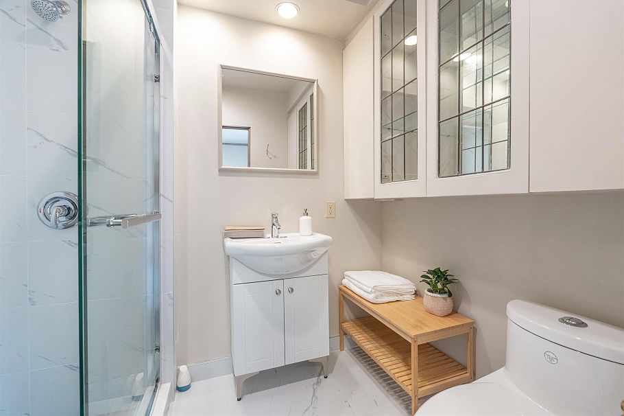 3870 W 17th Avenue Vancouver, BC - 7