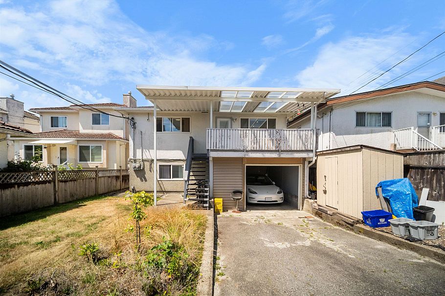 7238 Stirling Street Vancouver, BC - 32