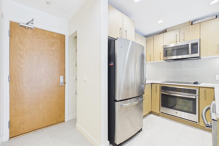 605 5981 Gray Avenue Vancouver, BC - 2
