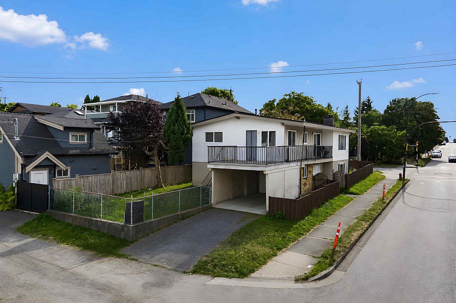 1020 E King Edward Avenue Vancouver, BC - 5