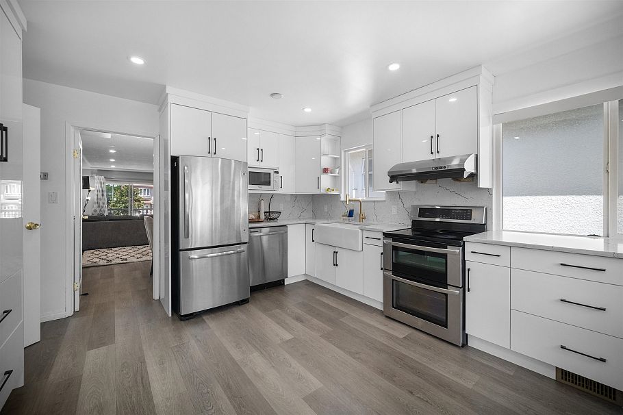 7238 Stirling Street Vancouver, BC - 7