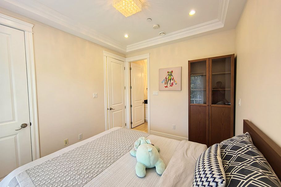 3575 W 23rd Avenue Vancouver, BC - 24