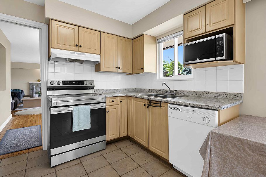 1020 E King Edward Avenue Vancouver, BC - 14