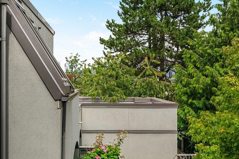 1330 W 7th Avenue Vancouver, BC - 34