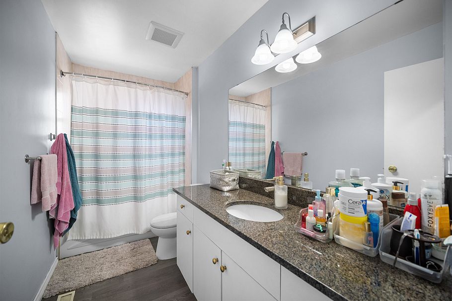 7238 Stirling Street Vancouver, BC - 11