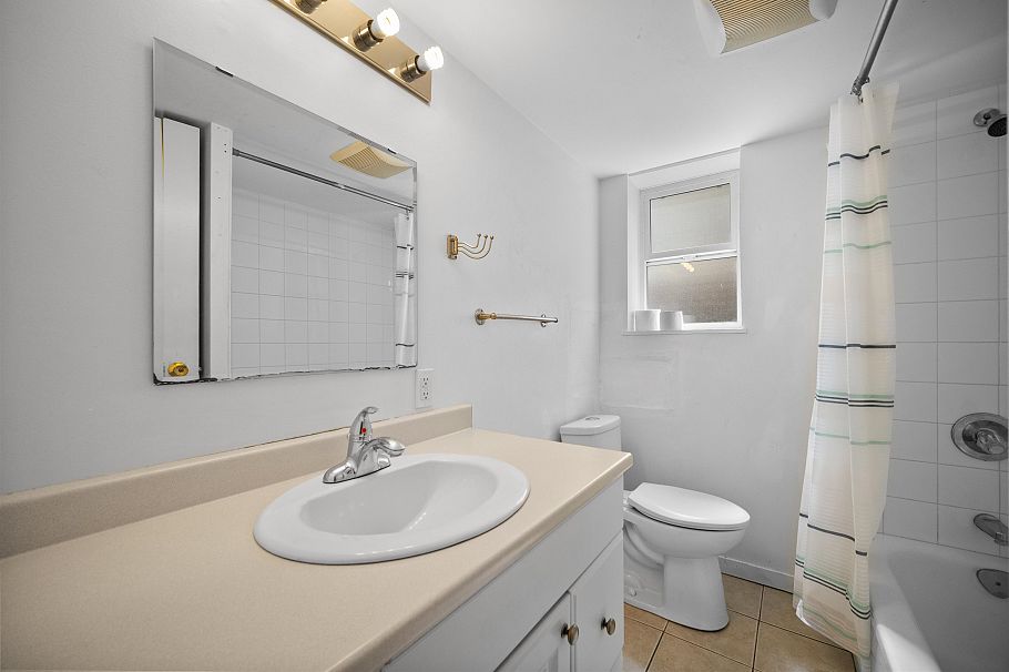 7238 Stirling Street Vancouver, BC - 17
