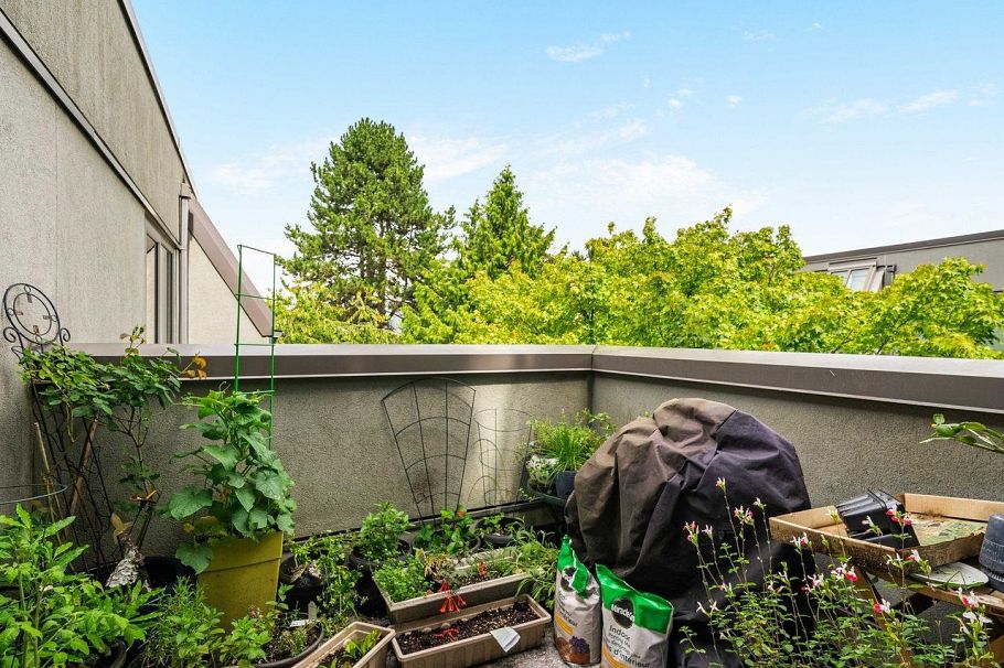 1330 W 7th Avenue Vancouver, BC - 21