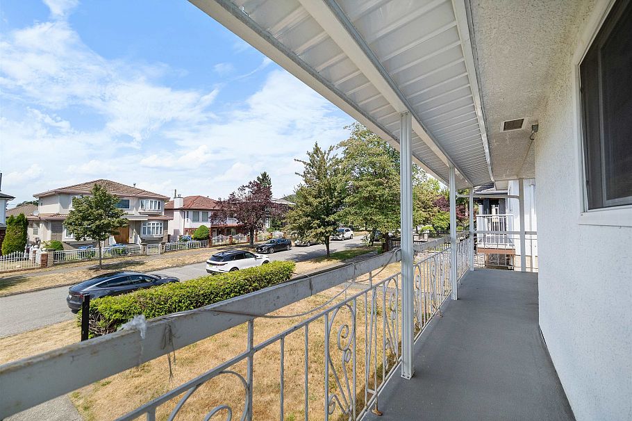 7238 Stirling Street Vancouver, BC - 28