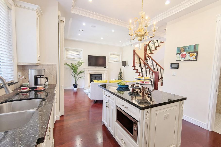 3575 W 23rd Avenue Vancouver, BC - 8