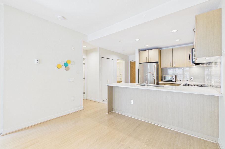 605 5981 Gray Avenue Vancouver, BC - 7