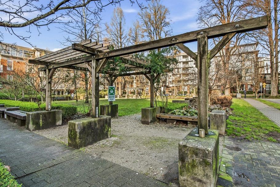 404 2655 Cranberry Drive Vancouver, BC - 25