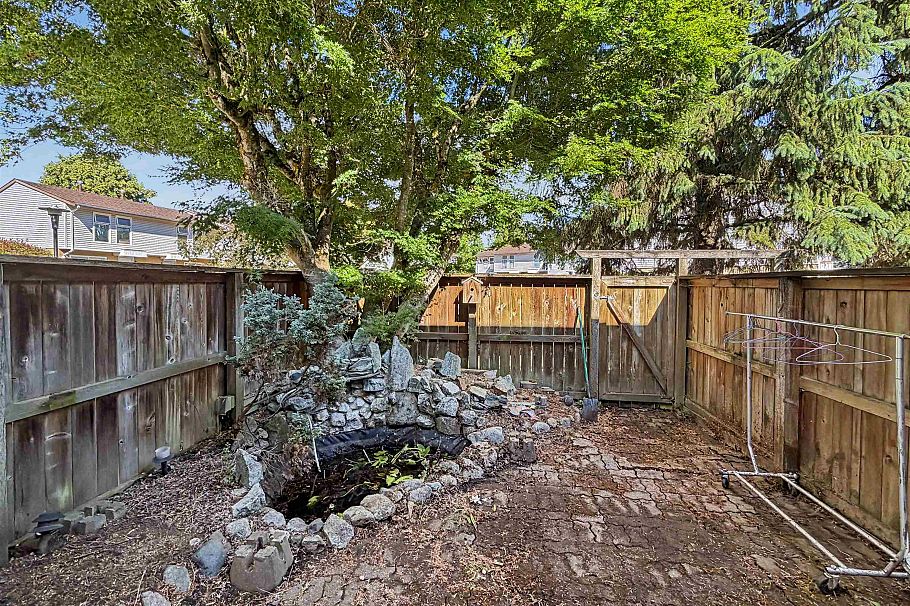 6878 Arlington Street Vancouver, BC - 23